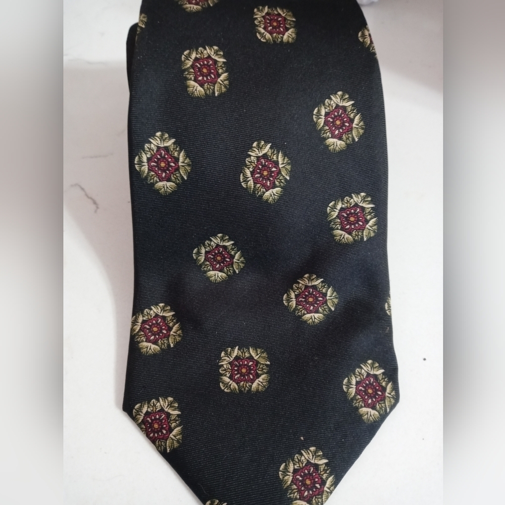 Christian Dior Monsieur 100% silk black w floral pattern Classic Neck Tie